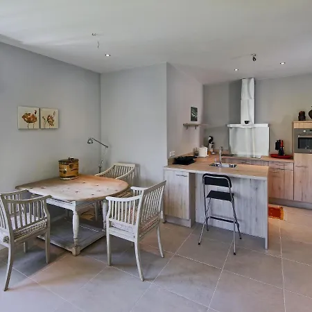 Elegant In With Balcony Apartment *