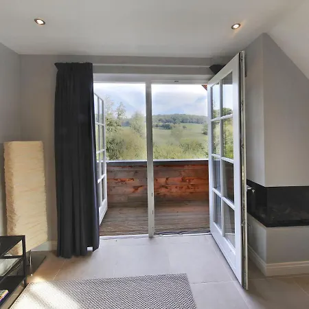 Apartment Elegant In With Balcony *